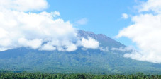 Der imposante 3142 Meter hohe und aktive Vulkan Gunung Agung dominiert den Osten Balis nicht nur optisch sondern auch spirituell Der Vulkan Gunung Agung im Osten Balis