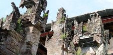 Steinmetzkunst in Balis Tempeln