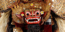 Der Barong ist nur eine der Kuriositäten, die das kulturelle Zentrum der Insel Bali zu bieten hat Barongfigur im Zentrum Balis