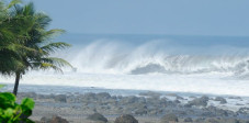 Surferwelle an Balis Westküste