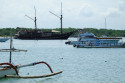 Segelboot vor Benoa Harbour, Bali