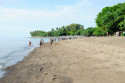 Kinder am Strand von Lovina, Bali