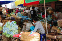 Opfergaben auf Markt in Denpasar, Bali