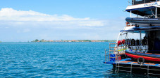 Boot für Taucher im Hafen von Benoa, Bali