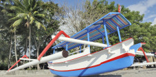 Boot am Strand von Senggigi, Lombok, Indonesien