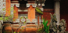 Mauer des hinduistischen Tempels Pura Segara, Lombok