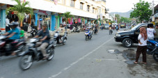 Die Kleinstadt Sumbawa Besar auf Sumbawa, Indonesien