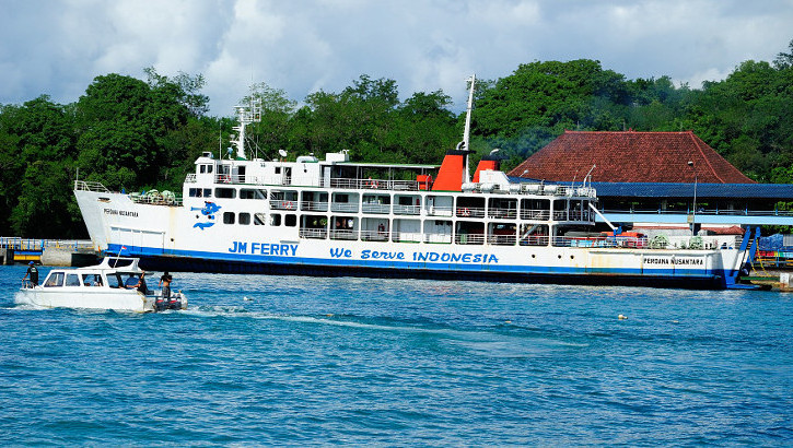 alte Fähre in Padang Bai, Bali