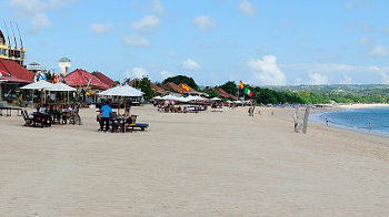 Fischrestaurants am Strand von Jimbaran, Bali