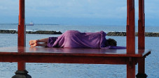 Balis wunderbare Sandstrände sind der perfekte Ort für Yoga oder einfach nur Erholung Yoga auf Bali, oder einfach nur Ruhe