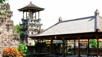 Der Bale Kulkul, der Trommelturm, ist fester Bestandteil der meisten größeren Tempel. Wie im Pura Beji Bale Kulkul im Pura Beji, Bali