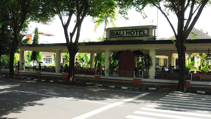 Das Bali Hotel war das erste Luxushotel Balis, mit internationalem Standard und höchst illustren Gästen Bali Hotel in Denpasar, Bali