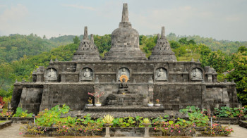Der Brahma Vihara Ashrama ist ein buddhistischer Tempel und wird manchmal auch klein Borobodur genannt Brahma Vihara Ashrama, Bali