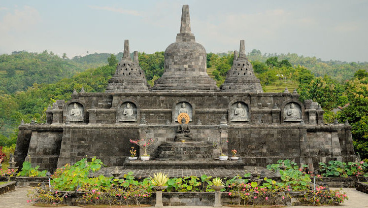 Der Brahma Vihara Ashrama ist ein buddhistischer Tempel und wird manchmal auch klein Borobodur genannt Brahma Vihara Ashrama, Bali