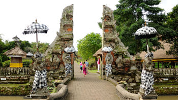 candi-bentar-im-mengwi-tempel-bali Cadi Bentar im Pura Taman Ayun in Mengwi, Bali