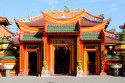 Der chinesische Tempel am Ende der Landzunge ist der einzige seiner Art auf Bali und entsprechend berühmt Chinesischer Tempel in Tanjung Benoa, Bali