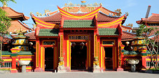 Tanjung Benoa hat ausser seiner Wassersportmöglichkeiten auch einen chinesischen Tempel zu bieten Chinesischer Tempel in Tanjung Benoa, Bali