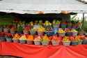 Die Gegend ist für ihren Obstanbau bekannt und so säumen Obststände den Wegesrand rund um den Vulkan Obststände des Gunung Batur, Bali