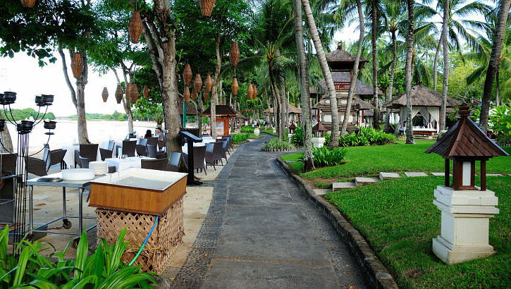 Der Hotelstrand von Nusa Dua im Süden Balis gehört zu den schönsten aber nicht zu den günstigsten Übernachtungsmöglichkeiten Hotelstrand von Nusa Dua, Bali