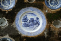 In einer der Mauern des Pura Kehen ist original chinesisches Porzellan eingelassen, ein Geschenk aus China Porzellan im Pura Kehen in Bangli, Bali