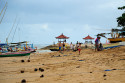 Der Strand von Sanur kann stellenweise recht voll werden. Nicht wegen der Badenden sondern wegen der vielen Boote Fischerboote in Sanur, Bali