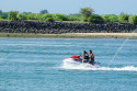 Tanjung Benoa ist unter anderem wegen der großen Zahl an Wassersportmöglichkeiten ein beliebtes Ausflugsziel Wassersport in Tanjung Benoa, Bali