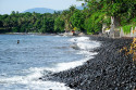 Auch am Strand von Tulamben liegen tagsüber die Jukungs, die traditionellen Boote der balinesischen Fischer vertäut Fischerboote vor Tulamben, Bali