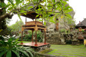 Mit etwas Glück lassen sich in solchen Tempeln balinesische Zeremonien beobachten. Zuschauer sind immer willkommen Tempel in Ubud, Bali