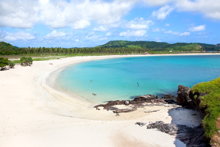 Der Strand von Kuta auf Lombok gehört wohl zu den traumhaftesten Stränden der Welt. Strand von Kuta auf Lombok, Indonesien