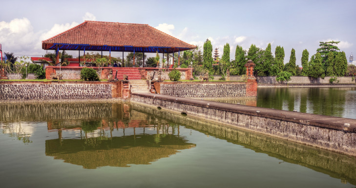 Pura Taman Mayura