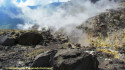 Unter hohem Druck entweichende Gase auf dem Calderaboden des Gunung Tambora. Foto: Georesearch Volcanedo Germany Kraterboden des Gunung Tambora, Sumbawa, Indonesien