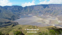 Blick vom Kraterrand in den gigantischen Krater des Gunung Tambora. Foto: Georesearch Volcanedo Germany Kraterboden des Gunung Tambora, Sumbawa, Indonesien