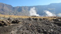 Aufsteigender Dampf am Calderaboden des Gunung Tambora. Foto: Georesearch Volcanedo Germany Kraterboden des Gunung Tambora, Sumbawa, Indonesien