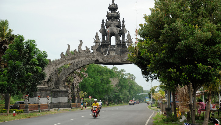 Das berühmte Tor von Gilimanuk, Westbali